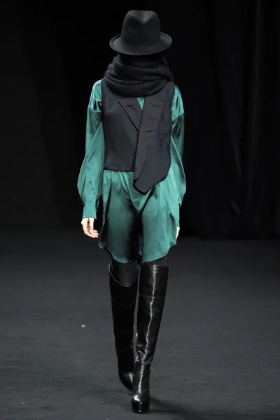 Look 25